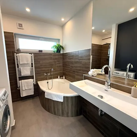Local-lux Garden B- 2 Bedrooms-terrace Apartment