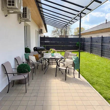 Local-lux Garden B- 2 Bedrooms-terrace Apartment *