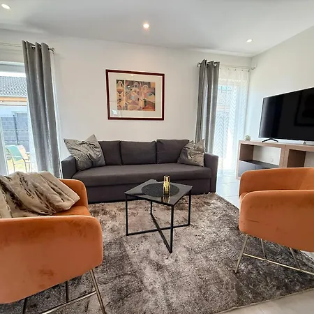 Local-lux Garden B- 2 Bedrooms-terrace