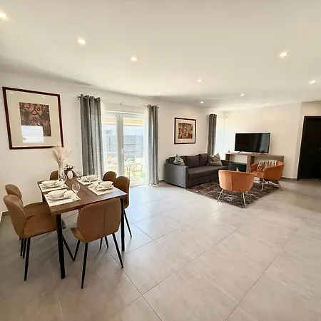 Local-lux Garden B- 2 Bedrooms-terrace Apartment