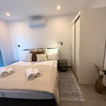 Local-lux Garden B- 2 Bedrooms-terrace