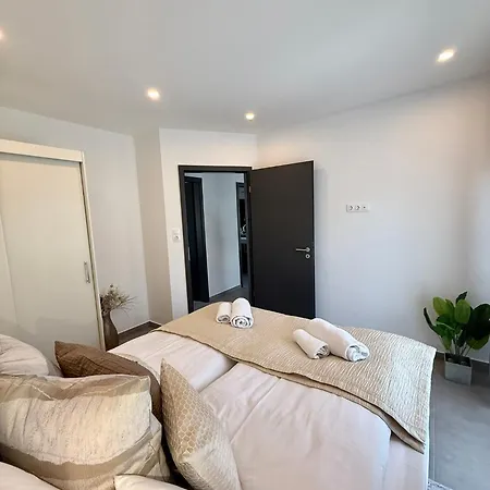 Local-lux Garden B- 2 Bedrooms-terrace * Kecskemét