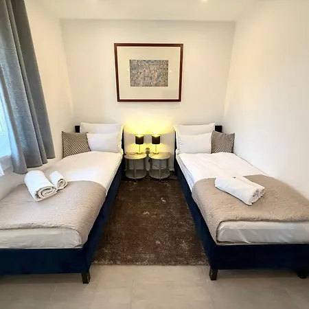Local-lux Garden B- 2 Bedrooms-terrace Apartment *