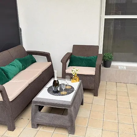 Local-lux Garden B- 2 Bedrooms-terrace *